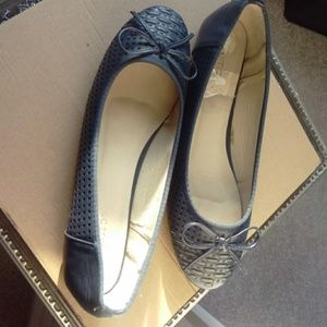 2 pr Shoes. Navy and grey